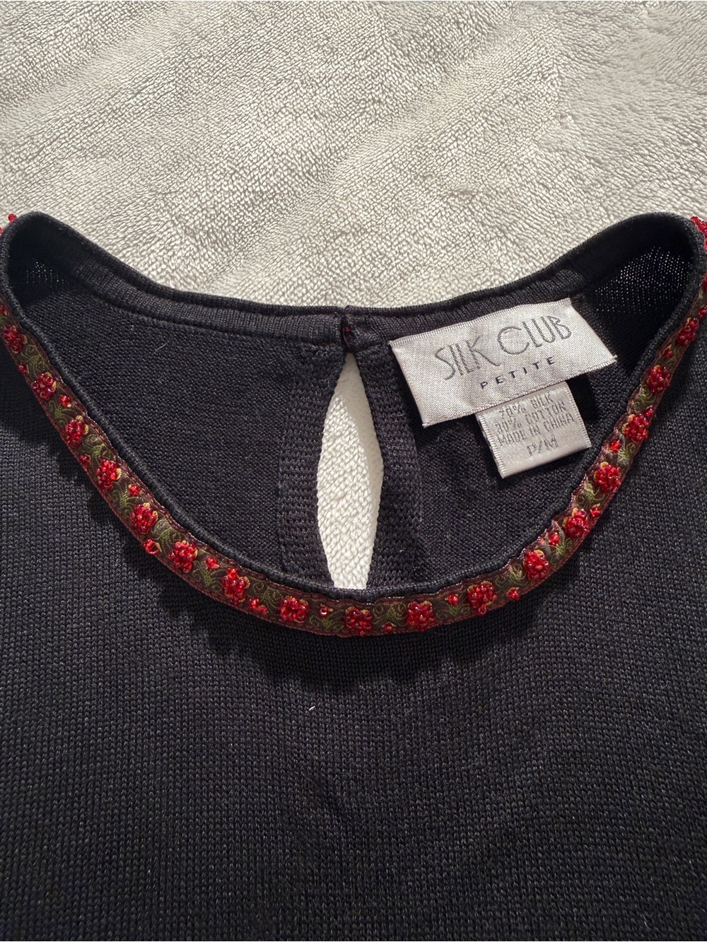 Silk Club Vintage Beaded Trim Knit Shell Top Black Petite Medium - Picture 3 of 7